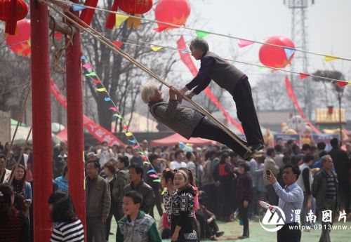 华阴独特民俗：孟塬镇司家秋千文化节 （ 赵 雷摄）